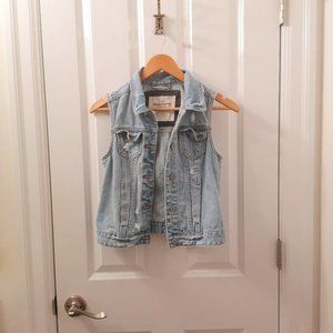 Abercrombie & Fitch Sleeveless Denim Jacket